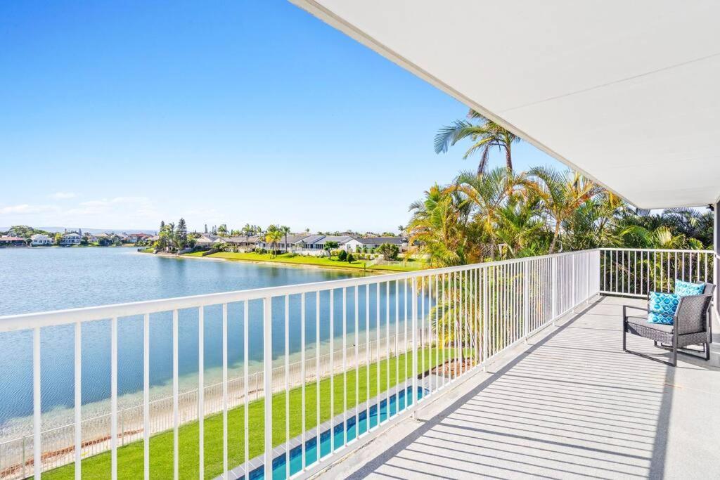 Stunning Waterfront Oasis Villa Gold Coast Bagian luar foto