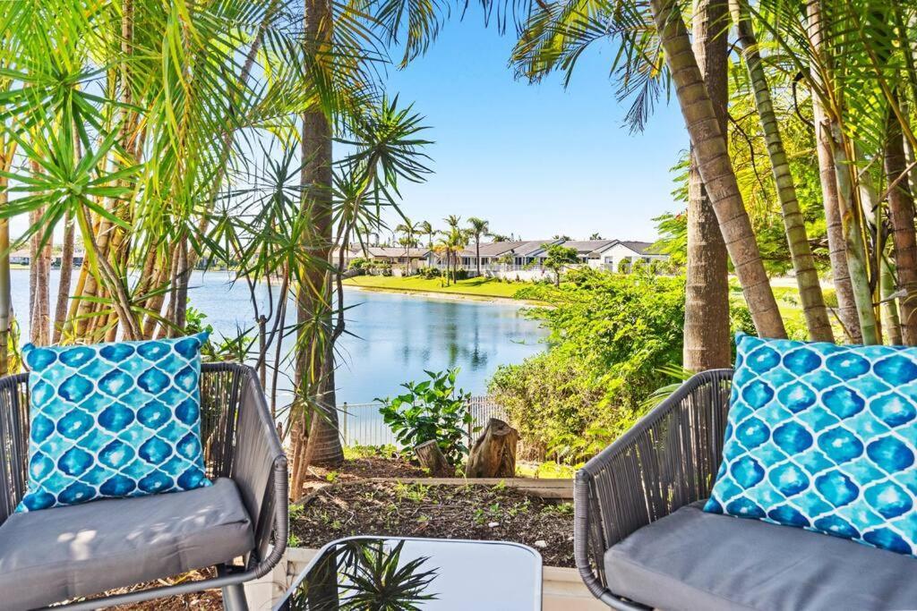 Stunning Waterfront Oasis Villa Gold Coast Bagian luar foto